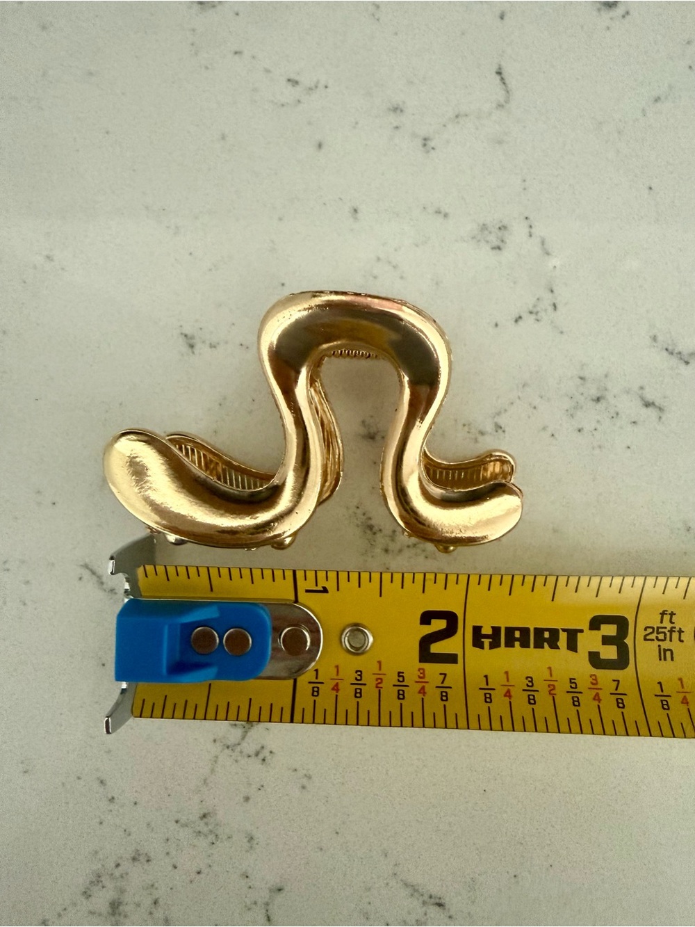 Sculptural Gold Wave Hair Claw Clip - Elegant Hold - Picture 2 of 2